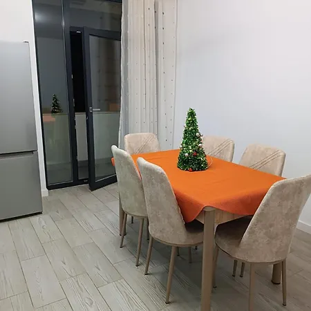 2 Camere, Bloc Nou, Langa Promenada Moll, Capacitate 4 Persoane Craiova