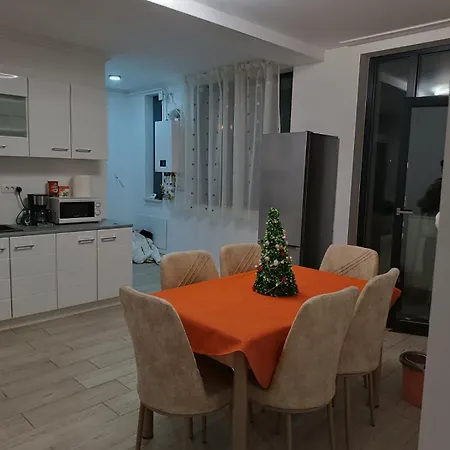 2 Camere, Bloc Nou, Langa Promenada Moll, Capacitate 4 Persoane *